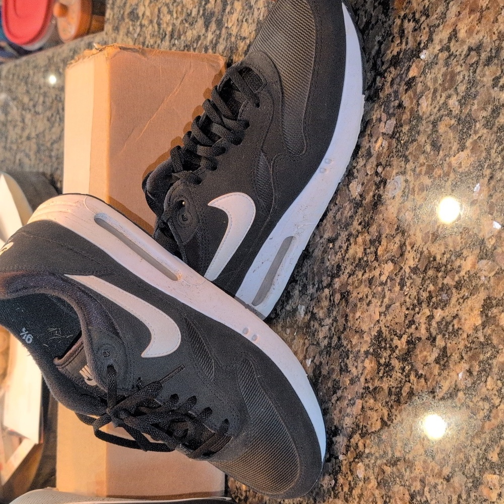Nike Men's Black and White Air Golf Shoes